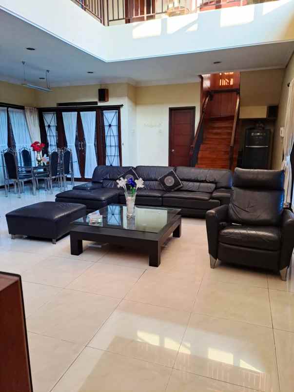dijual rumah jl setiabudi