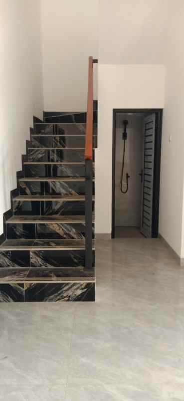 dijual rumah jl setu bantar jati