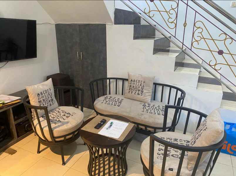 dijual rumah jl simpang gatot subroto