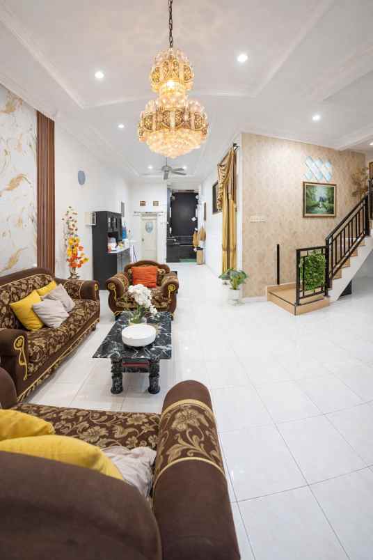 dijual rumah jl terusan mabes hankam