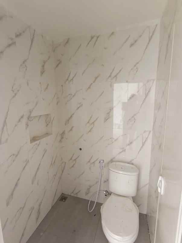 dijual rumah jl untung suropati