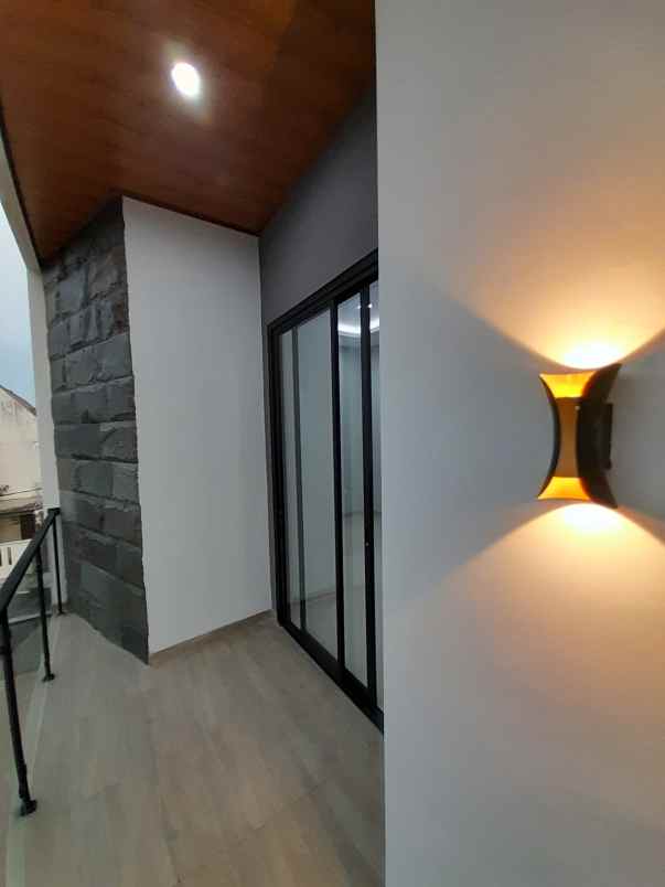 dijual rumah jl warung sila jagakarsa