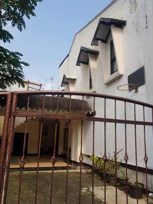 dijual rumah jln rancabali komplek