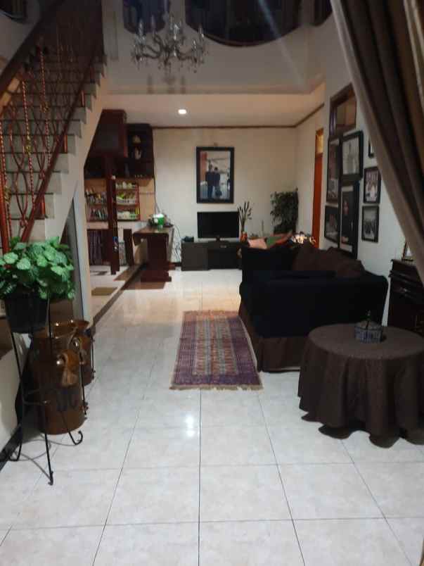 dijual rumah jln rancabali komplek