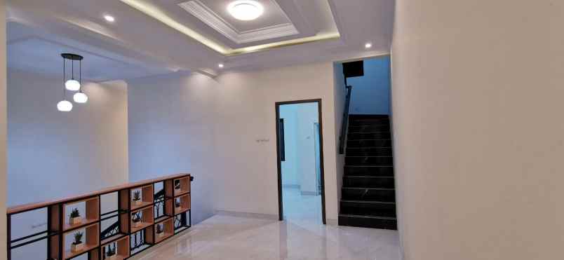 dijual rumah jln raya meruyung limo depok
