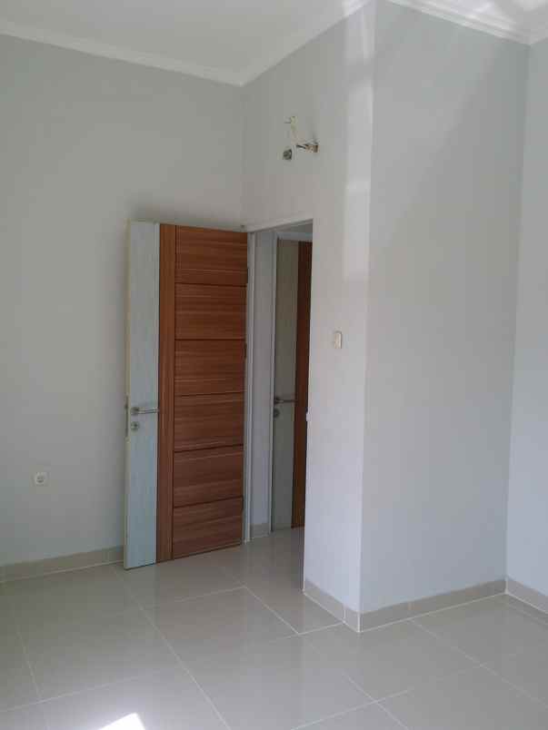 dijual rumah jurangmangu timur