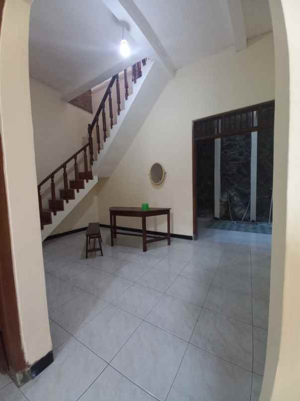 dijual rumah karah