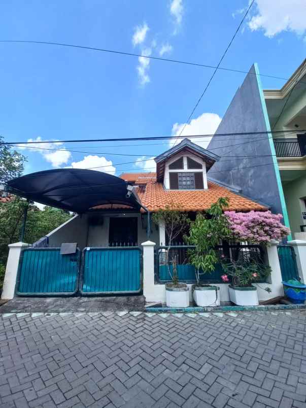 dijual rumah karah