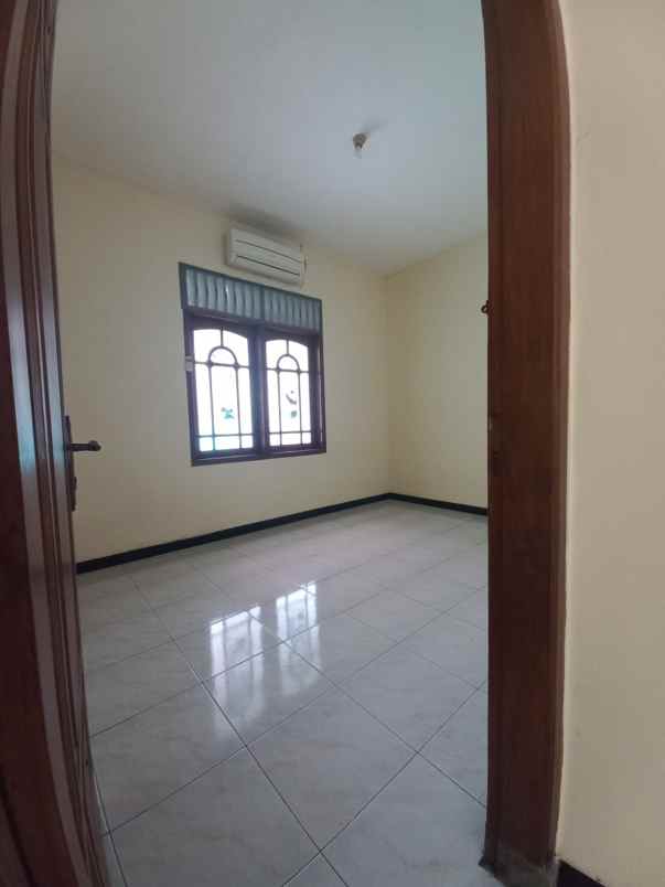 dijual rumah karah