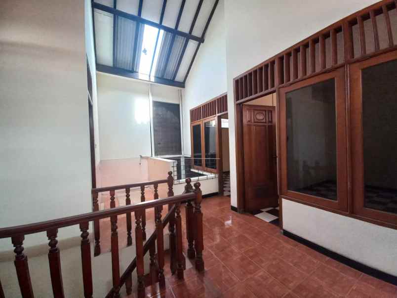 dijual rumah karah