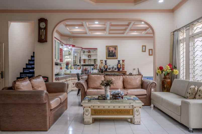 dijual rumah karah indah surabaya