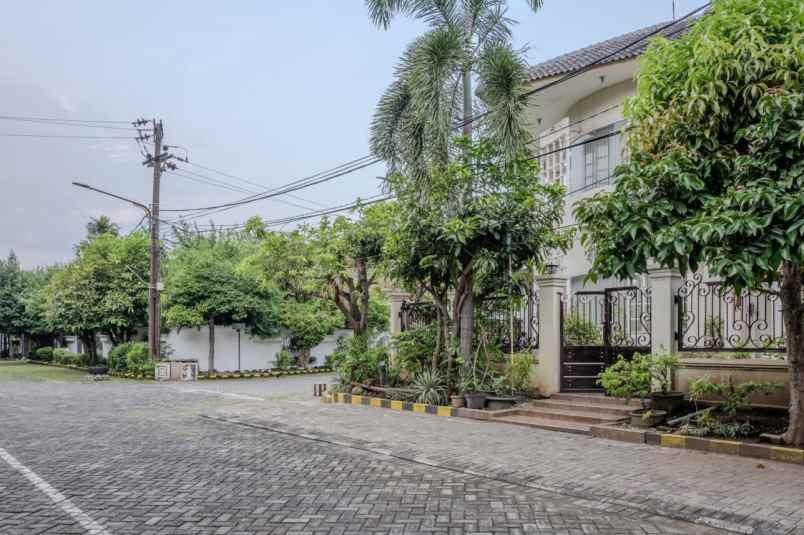 dijual rumah karah indah surabaya