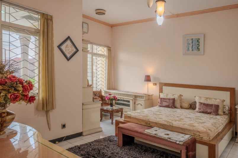 dijual rumah karah indah surabaya