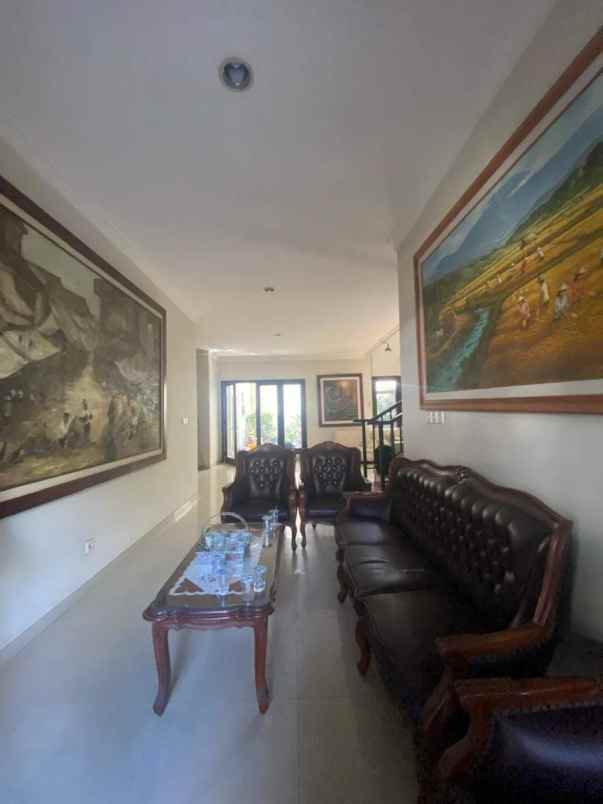 dijual rumah ketintang