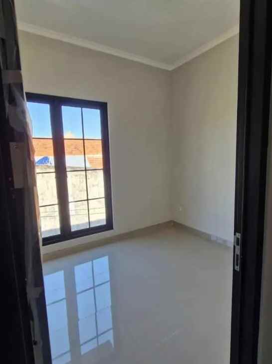 dijual rumah ketintang