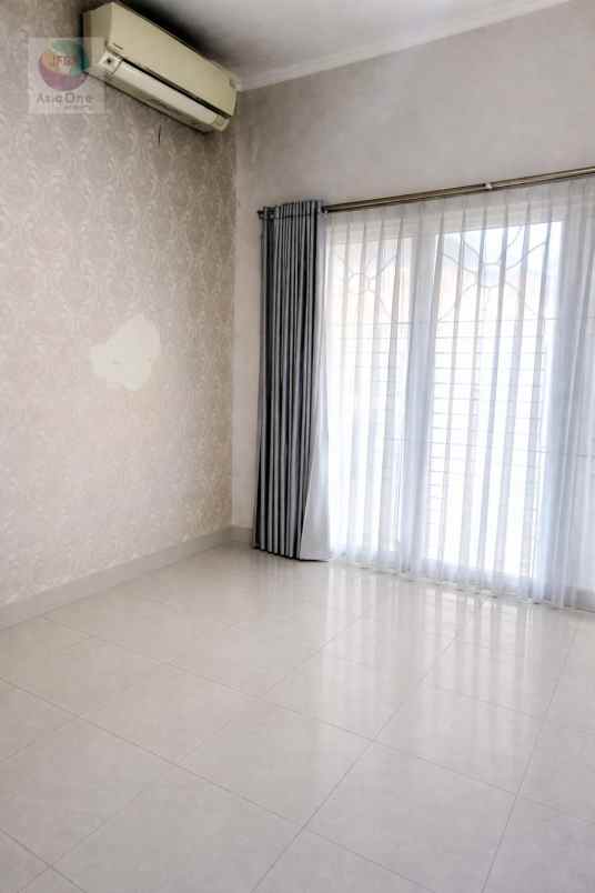dijual rumah kiara residence
