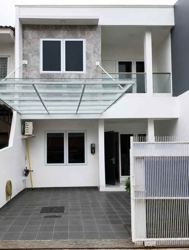 dijual rumah komplek bcs kelapa gading