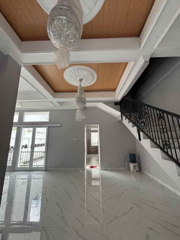 dijual rumah komplek cinere megapolitan