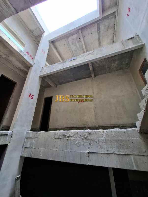 dijual rumah komplek citraland gama