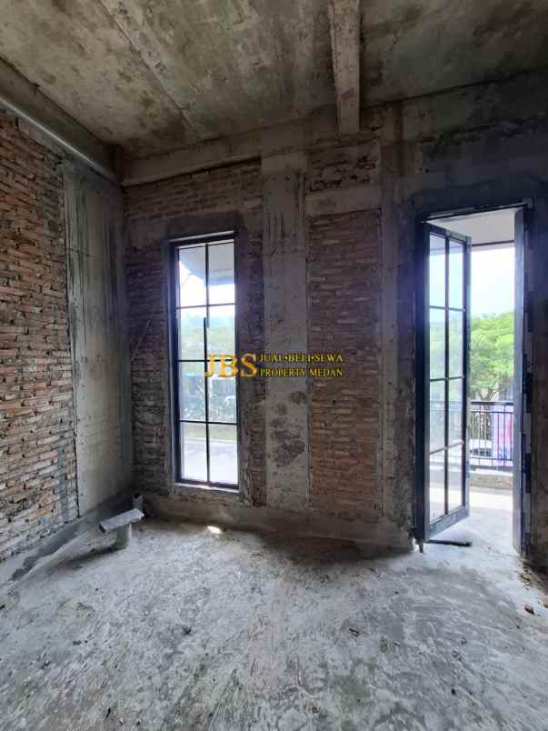 dijual rumah komplek citraland gama