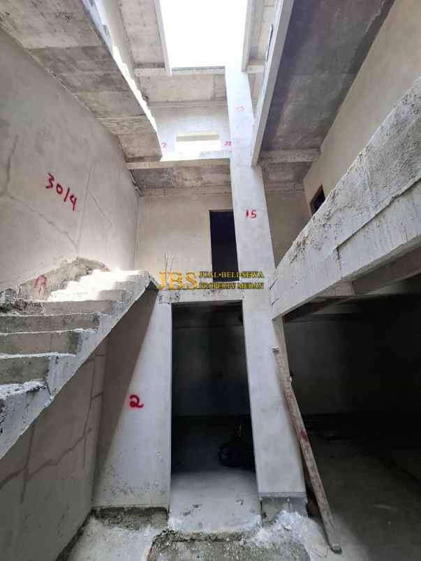 dijual rumah komplek citraland gama