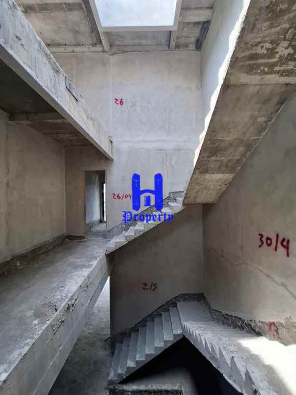 dijual rumah komplek citraland gama