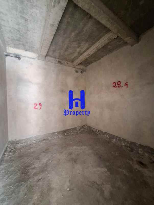 dijual rumah komplek citraland gama