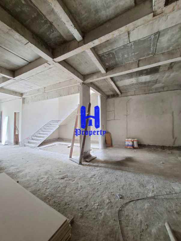 dijual rumah komplek citraland gama