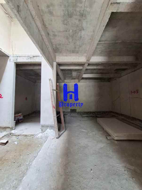 dijual rumah komplek citraland gama