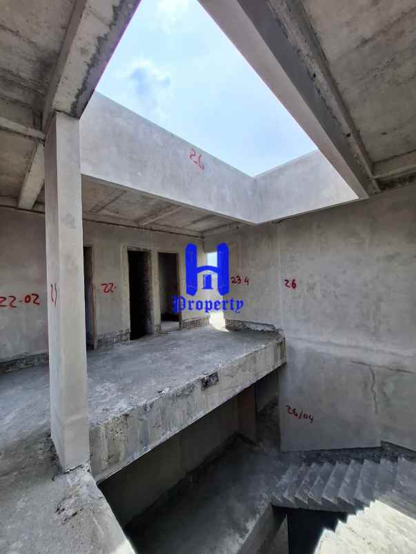 dijual rumah komplek citraland gama