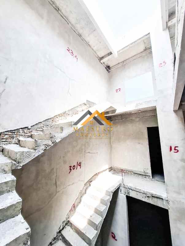 dijual rumah komplek citraland gama