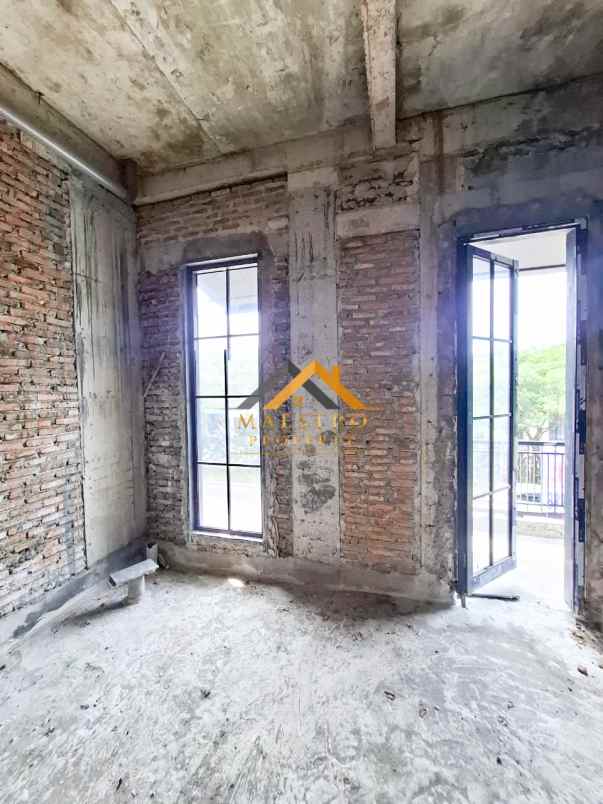 dijual rumah komplek citraland gama