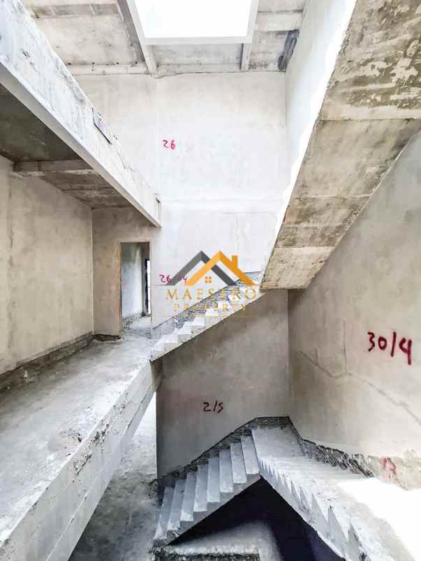 dijual rumah komplek citraland gama