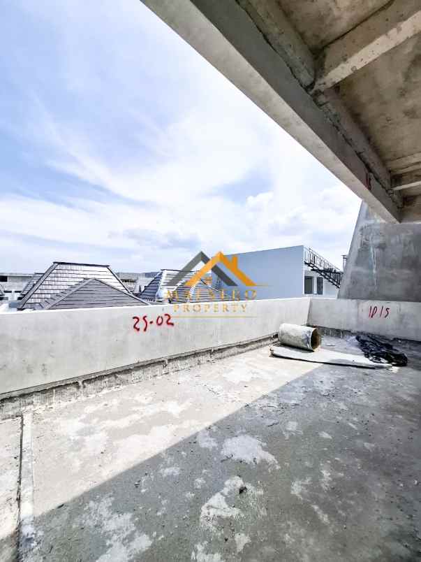 dijual rumah komplek citraland gama