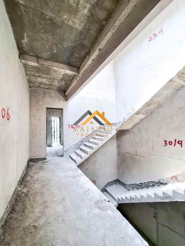 dijual rumah komplek citraland gama