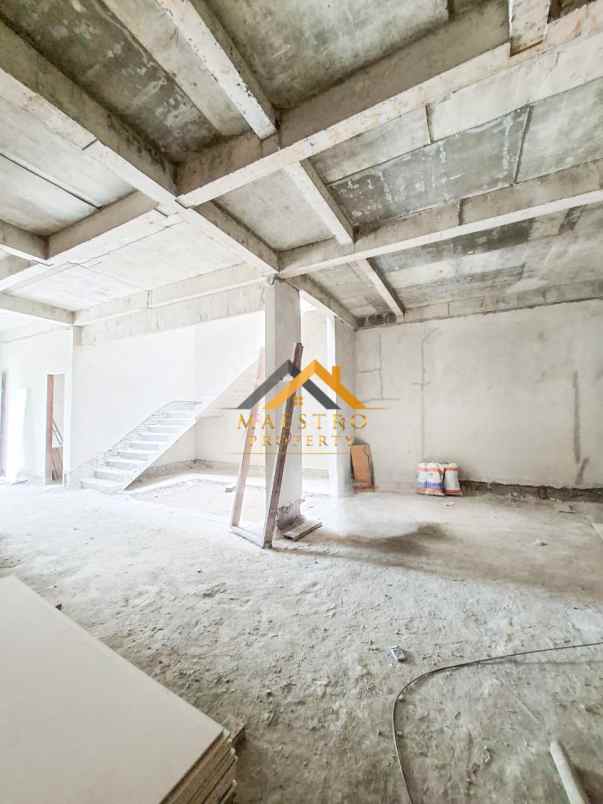 dijual rumah komplek citraland gama