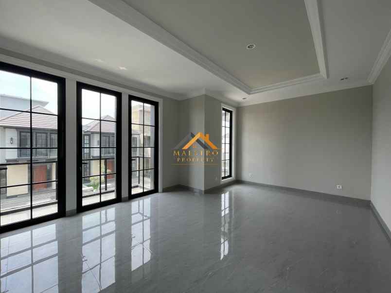 dijual rumah komplek citraland gama
