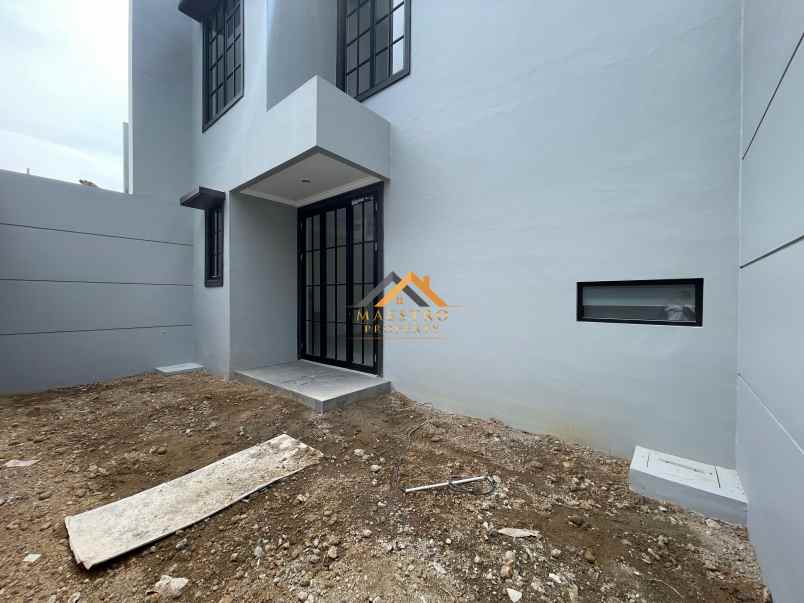 dijual rumah komplek citraland gama