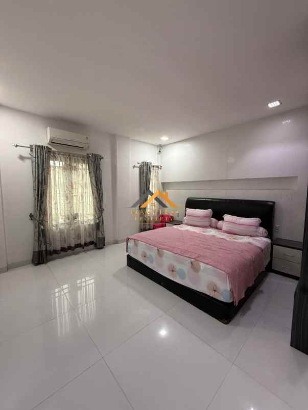 dijual rumah komplek evergreen jl amal