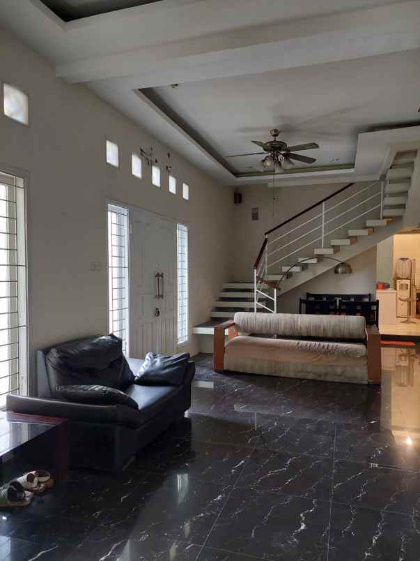 dijual rumah komplek hii kelapa gading