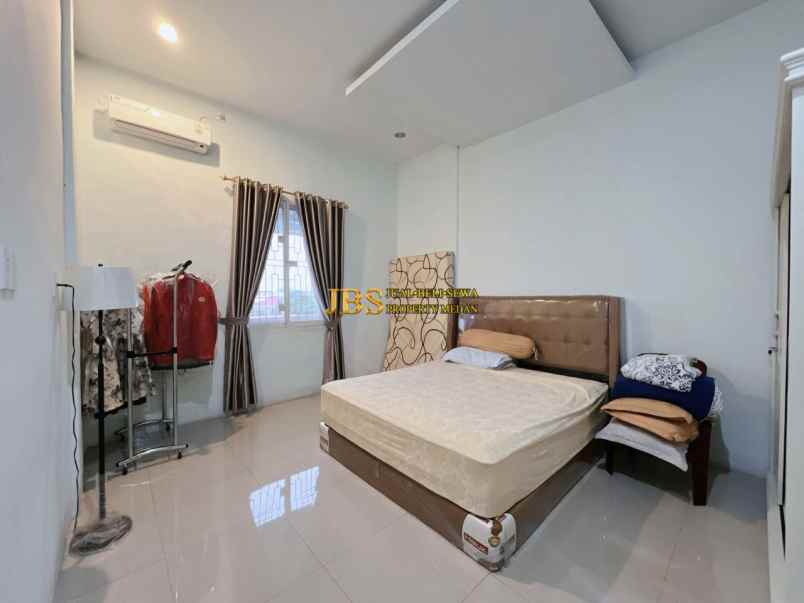 dijual rumah komplek karya bakti