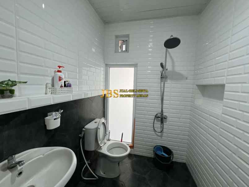 dijual rumah komplek karya bakti