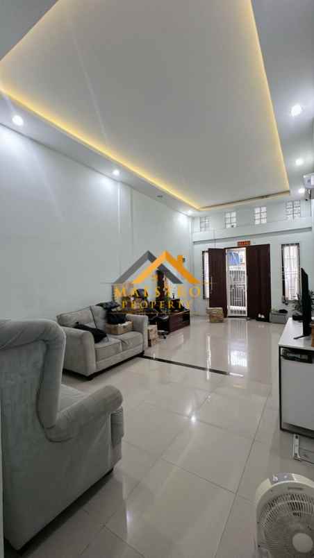 dijual rumah komplek karya bakti