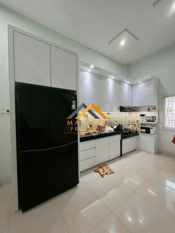 dijual rumah komplek karya bakti