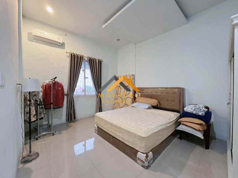 dijual rumah komplek karya bakti