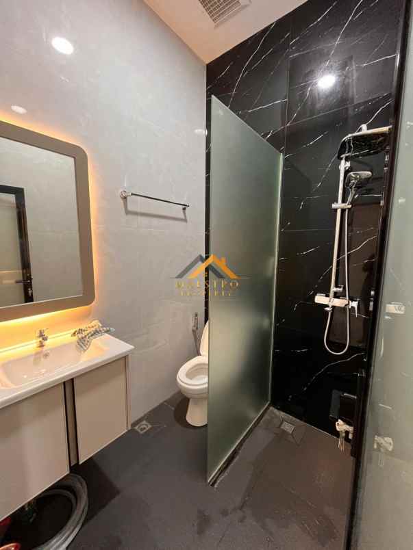 dijual rumah komplek mentari starlight