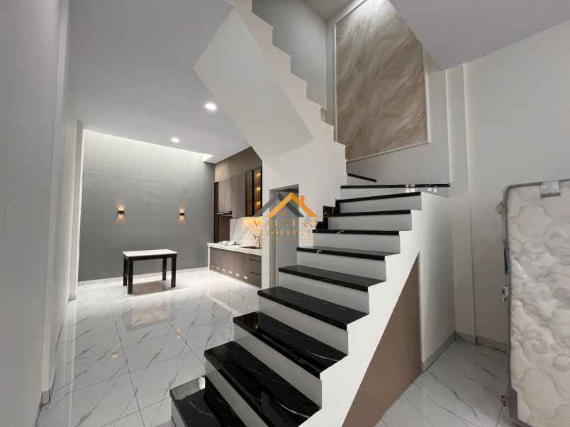 dijual rumah komplek mentari starlight
