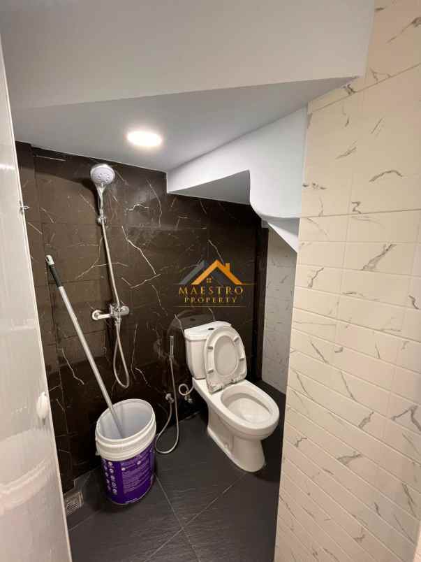 dijual rumah komplek mentari starlight