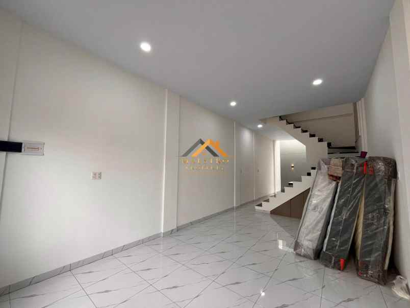 dijual rumah komplek mentari starlight
