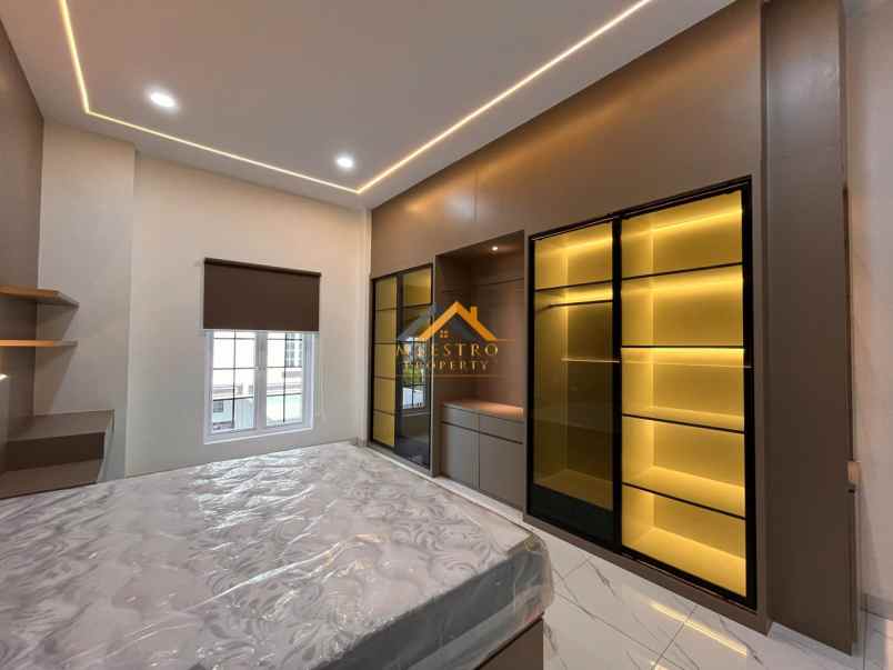 dijual rumah komplek mentari starlight